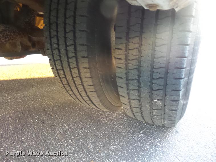 image for item L4338 2006 Ford Econoline E450 bus