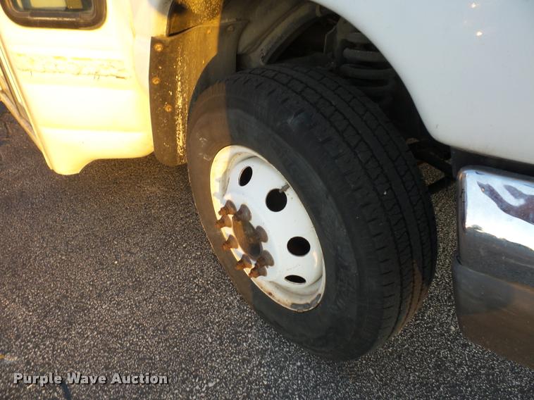 image for item L4338 2006 Ford Econoline E450 bus