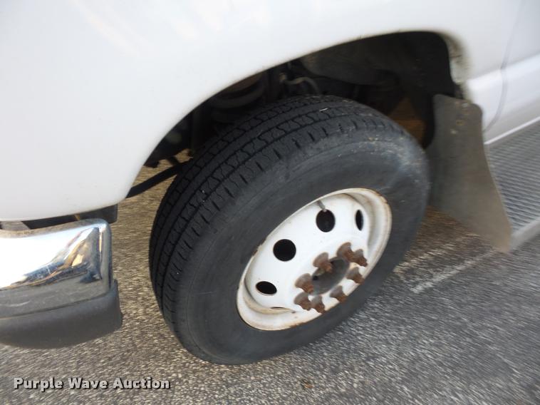 image for item L4338 2006 Ford Econoline E450 bus