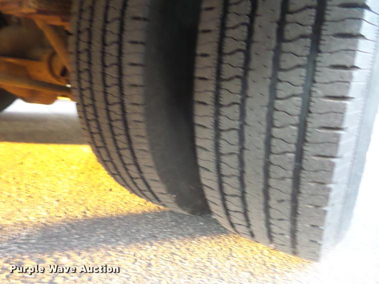 image for item L4338 2006 Ford Econoline E450 bus