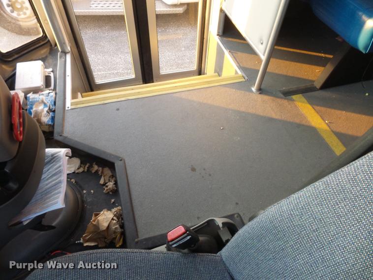 image for item L4338 2006 Ford Econoline E450 bus