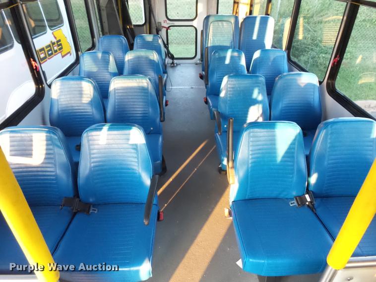 image for item L4338 2006 Ford Econoline E450 bus