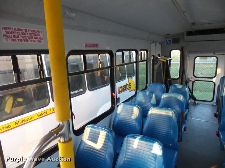 image for item L4338 2006 Ford Econoline E450 bus