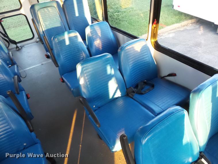 image for item L4338 2006 Ford Econoline E450 bus