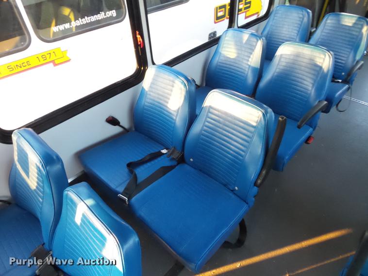 image for item L4338 2006 Ford Econoline E450 bus