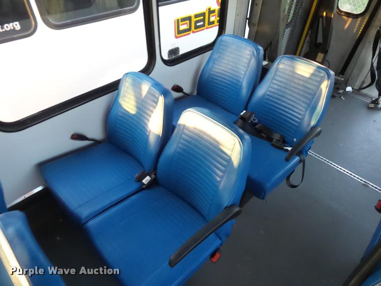 image for item L4338 2006 Ford Econoline E450 bus