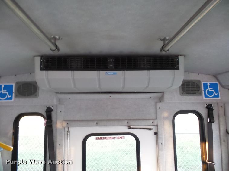 image for item L4338 2006 Ford Econoline E450 bus