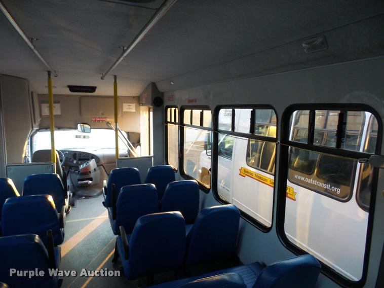 image for item L4338 2006 Ford Econoline E450 bus