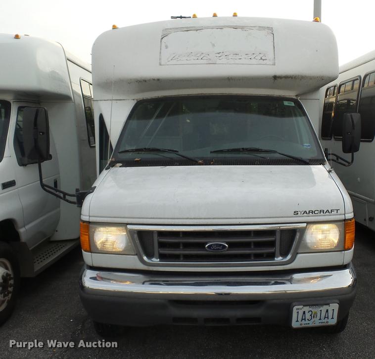 image for item L4339 2006 Ford Econoline E450 bus