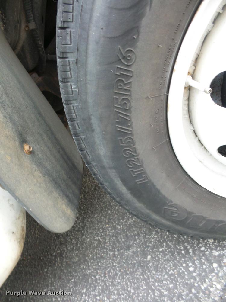 image for item L4339 2006 Ford Econoline E450 bus