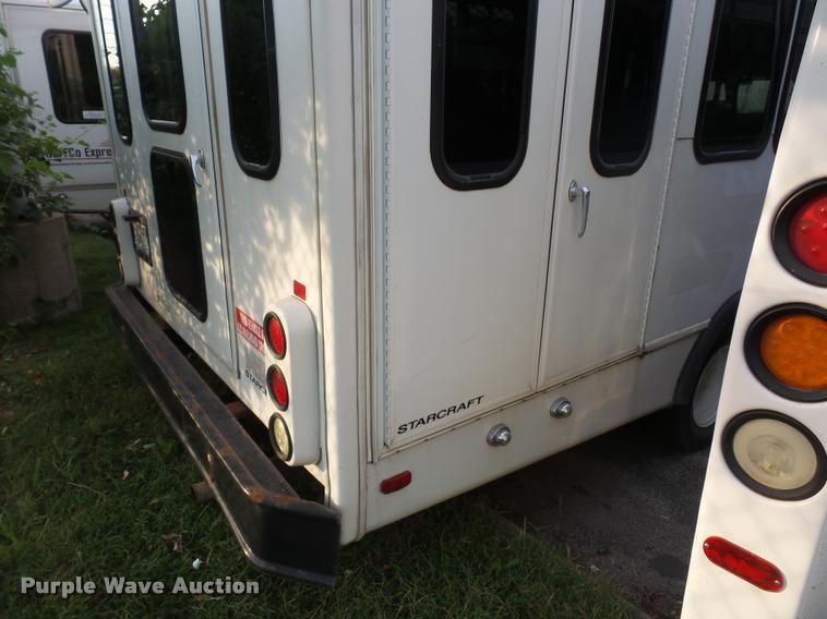 image for item L4339 2006 Ford Econoline E450 bus