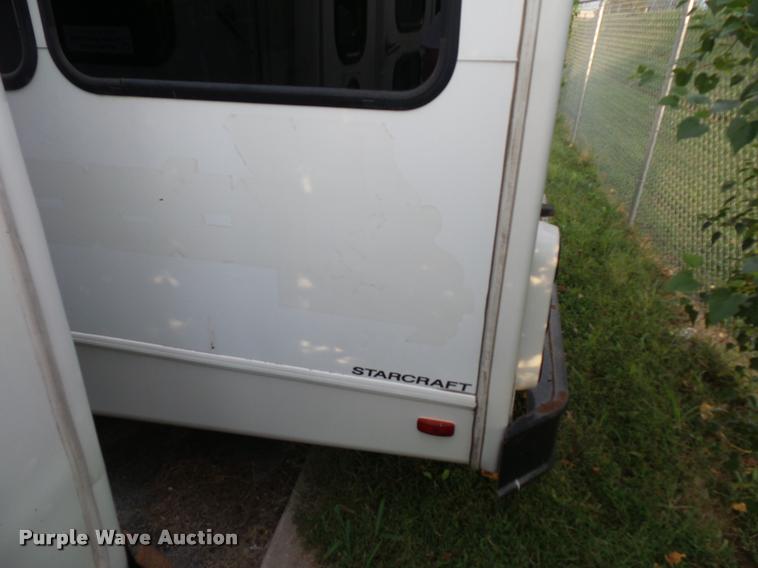 image for item L4339 2006 Ford Econoline E450 bus