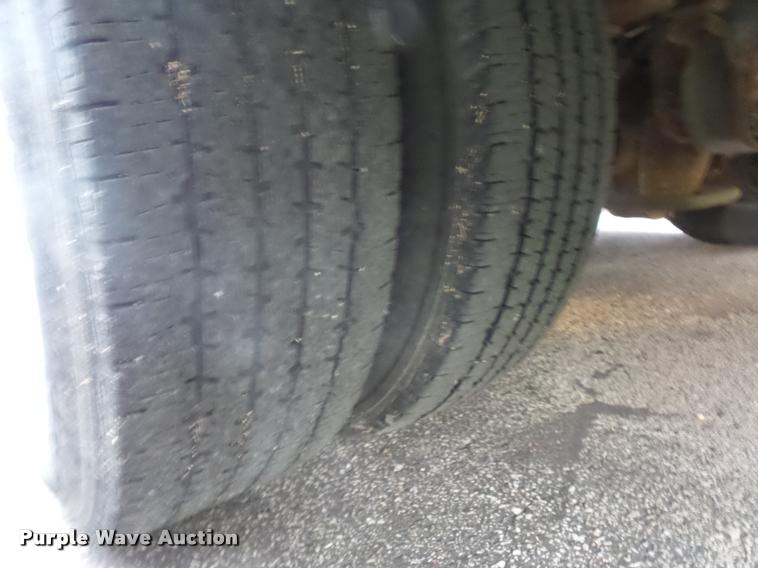 image for item L4339 2006 Ford Econoline E450 bus