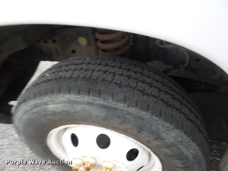 image for item L4339 2006 Ford Econoline E450 bus