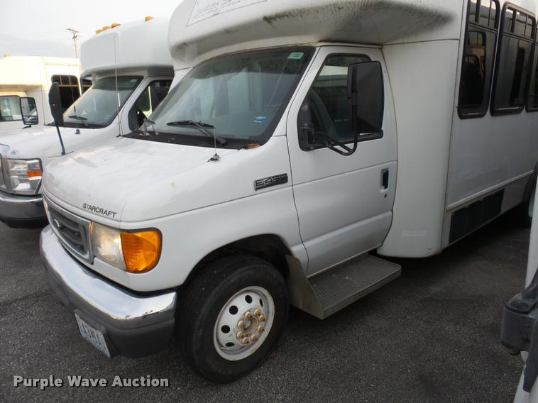 image for item L4339 2006 Ford Econoline E450 bus