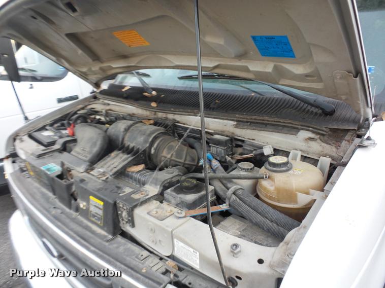 image for item L4339 2006 Ford Econoline E450 bus