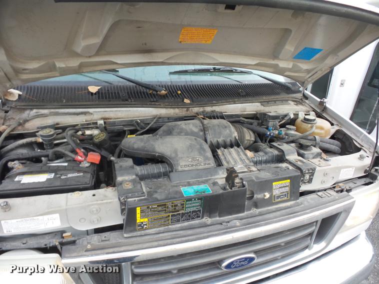 image for item L4339 2006 Ford Econoline E450 bus