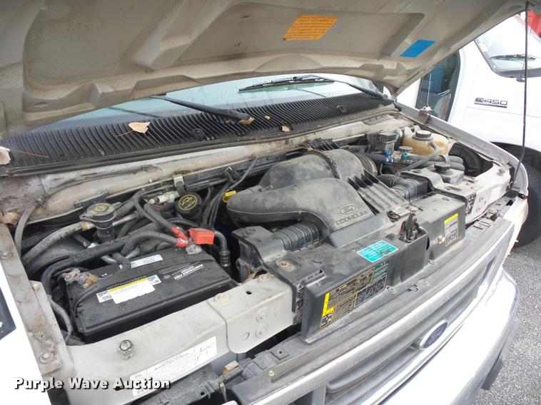 image for item L4339 2006 Ford Econoline E450 bus