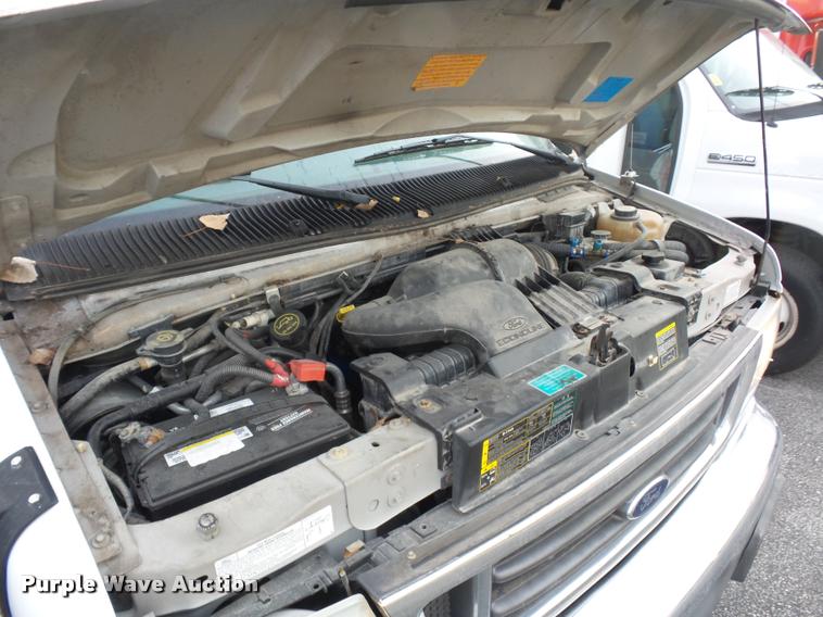 image for item L4339 2006 Ford Econoline E450 bus