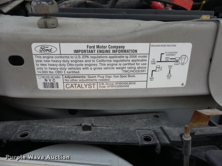 image for item L4339 2006 Ford Econoline E450 bus