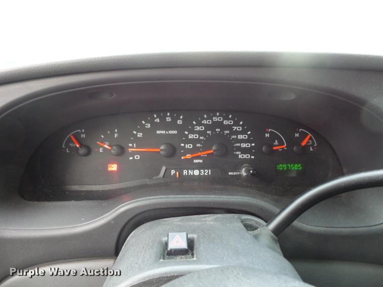 image for item L4339 2006 Ford Econoline E450 bus