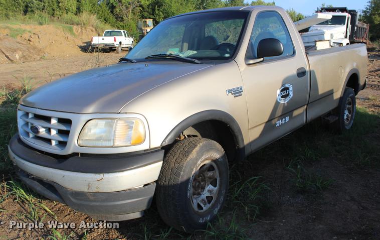 image for item L4797 1999 Ford F250 pickup truck