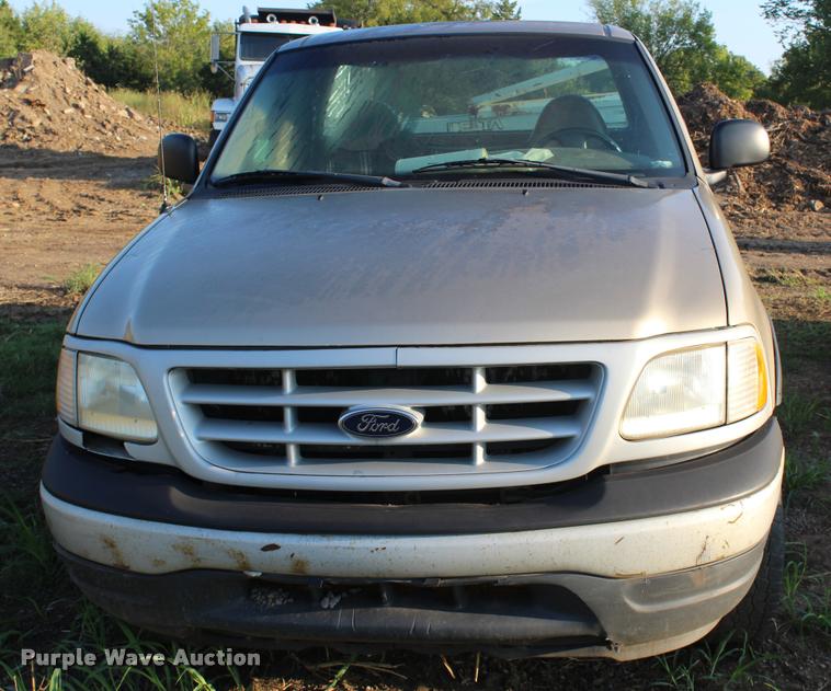 image for item L4797 1999 Ford F250 pickup truck