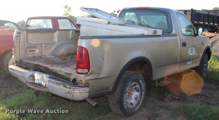 image for item L4797 1999 Ford F250 pickup truck