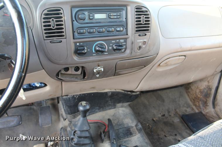 image for item L4797 1999 Ford F250 pickup truck