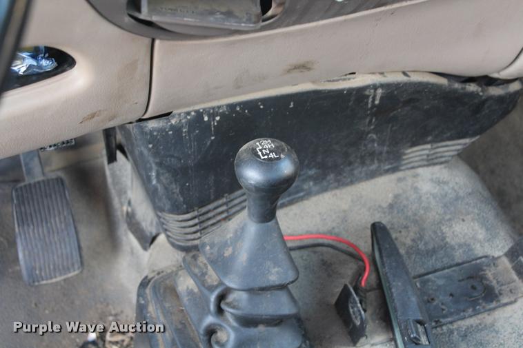 image for item L4797 1999 Ford F250 pickup truck