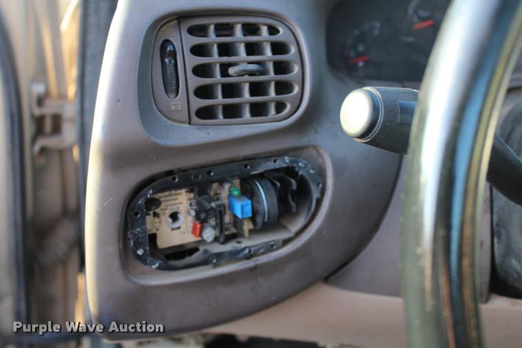 image for item L4797 1999 Ford F250 pickup truck