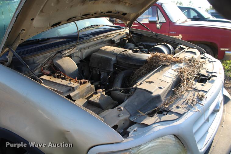 image for item L4797 1999 Ford F250 pickup truck