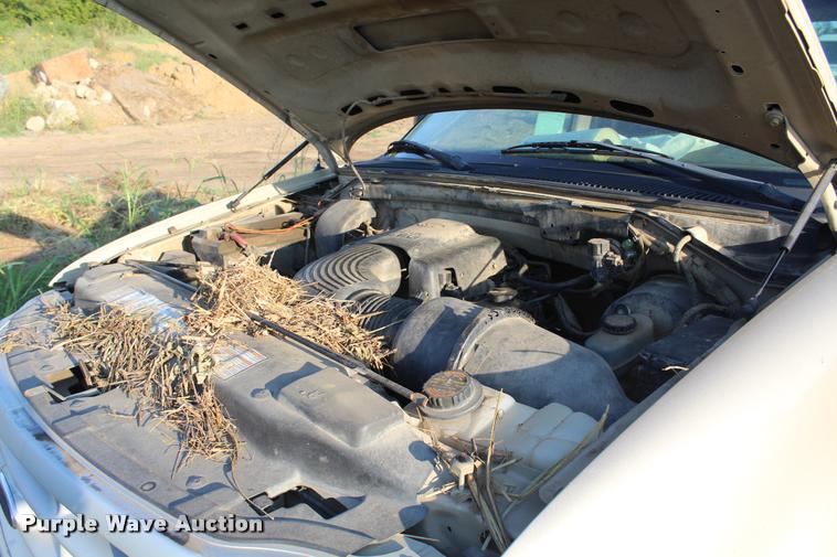 image for item L4797 1999 Ford F250 pickup truck