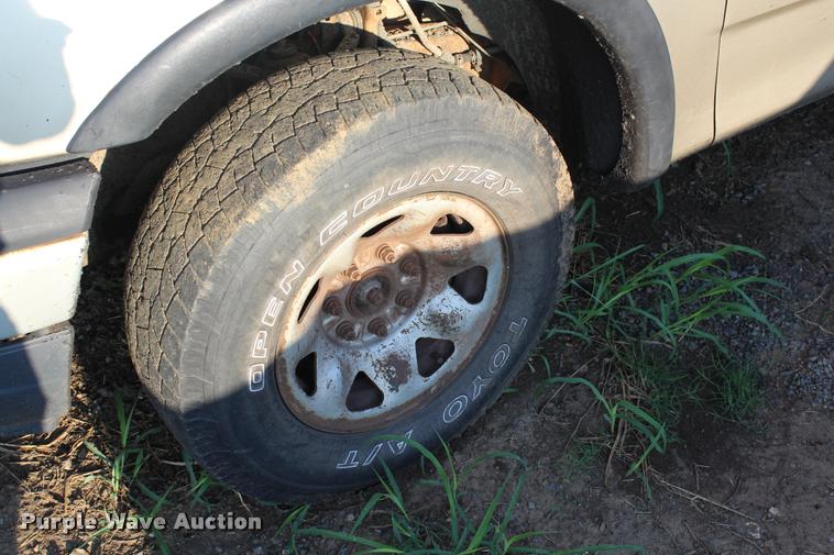 image for item L4797 1999 Ford F250 pickup truck