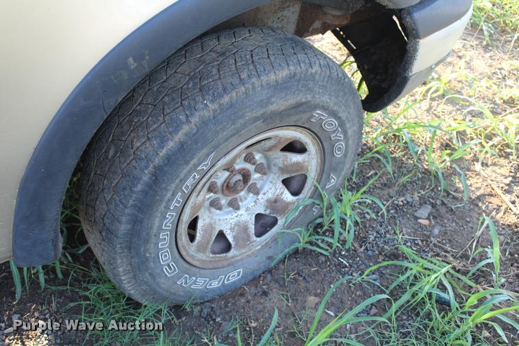 image for item L4797 1999 Ford F250 pickup truck