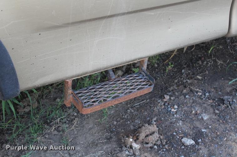 image for item L4797 1999 Ford F250 pickup truck