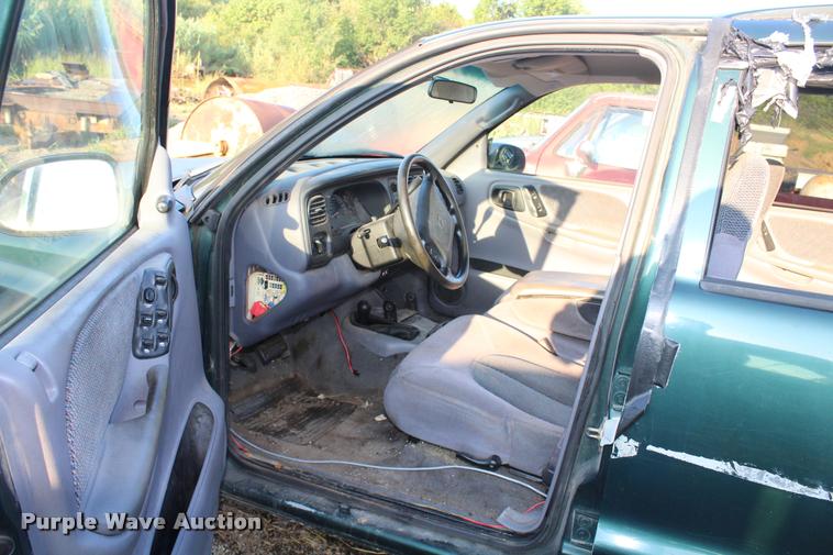 image for item L4800 1999 Dodge Durango SUV