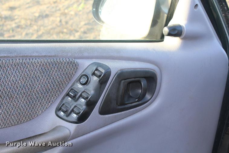 image for item L4800 1999 Dodge Durango SUV