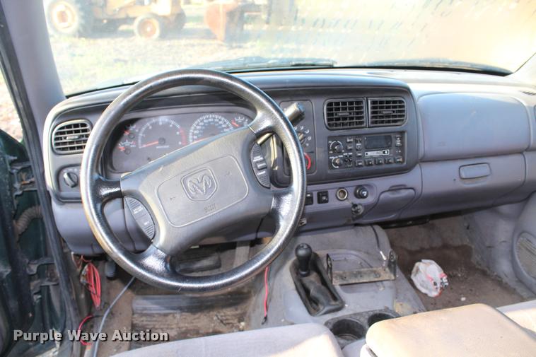 image for item L4800 1999 Dodge Durango SUV