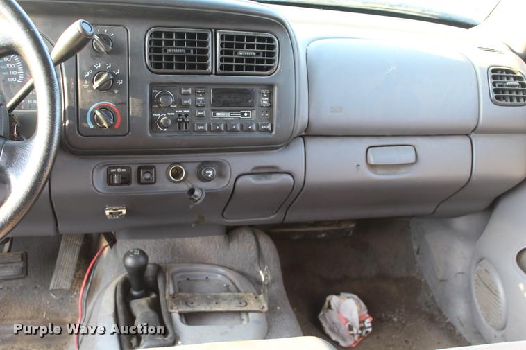 image for item L4800 1999 Dodge Durango SUV