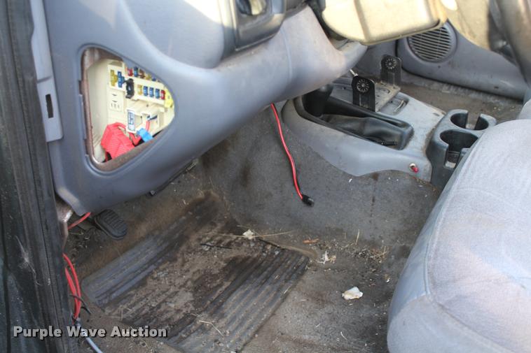 image for item L4800 1999 Dodge Durango SUV