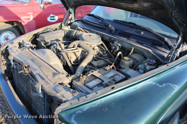 image for item L4800 1999 Dodge Durango SUV