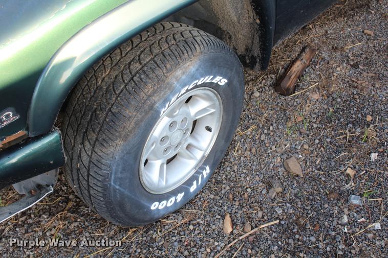 image for item L4800 1999 Dodge Durango SUV