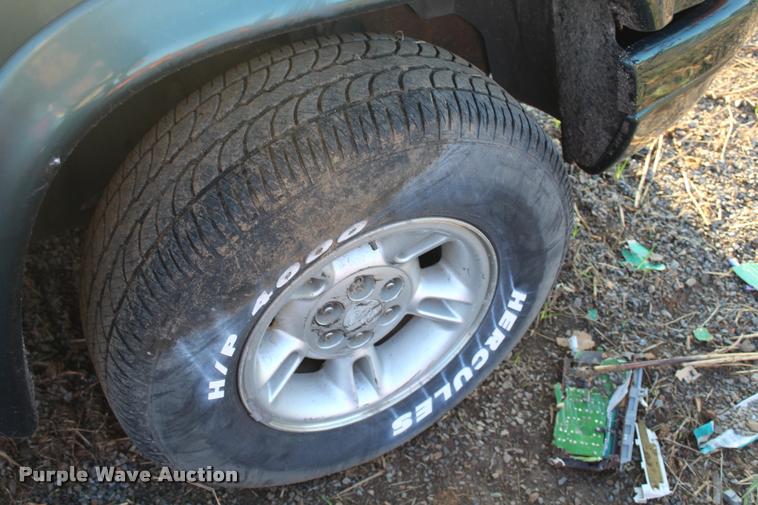 image for item L4800 1999 Dodge Durango SUV