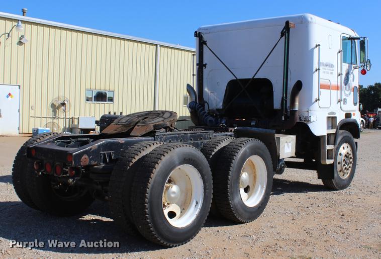 image for item L4804 1981 Freightliner FLT-8664T semi truck