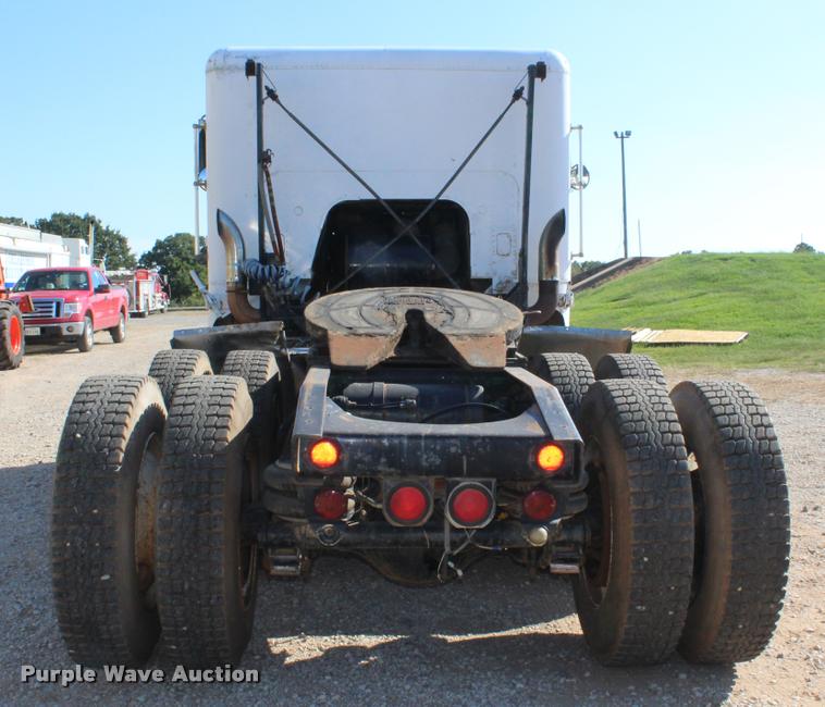 image for item L4804 1981 Freightliner FLT-8664T semi truck