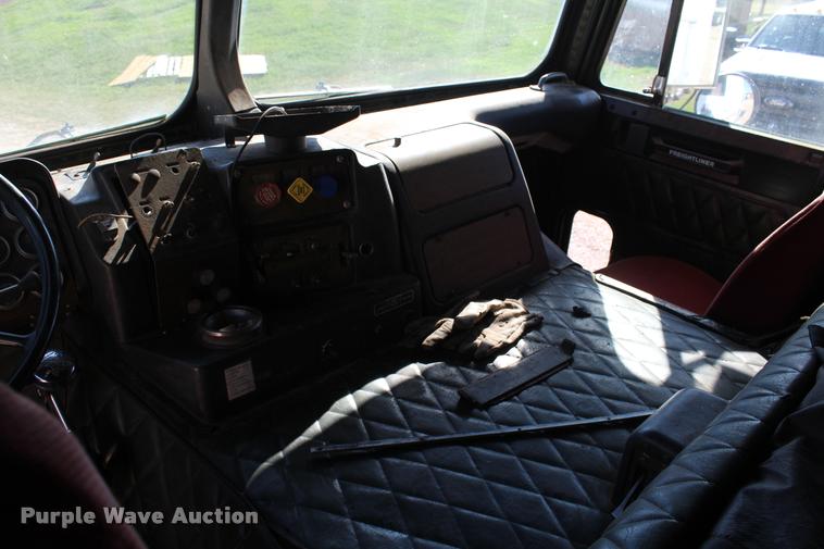 image for item L4804 1981 Freightliner FLT-8664T semi truck