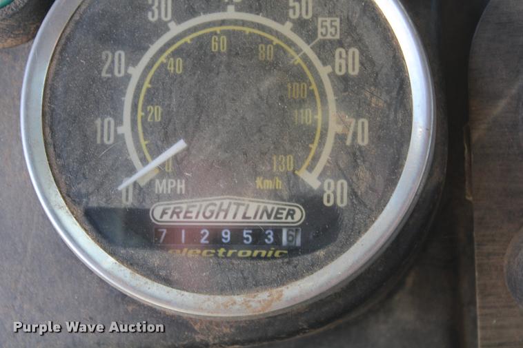 image for item L4804 1981 Freightliner FLT-8664T semi truck