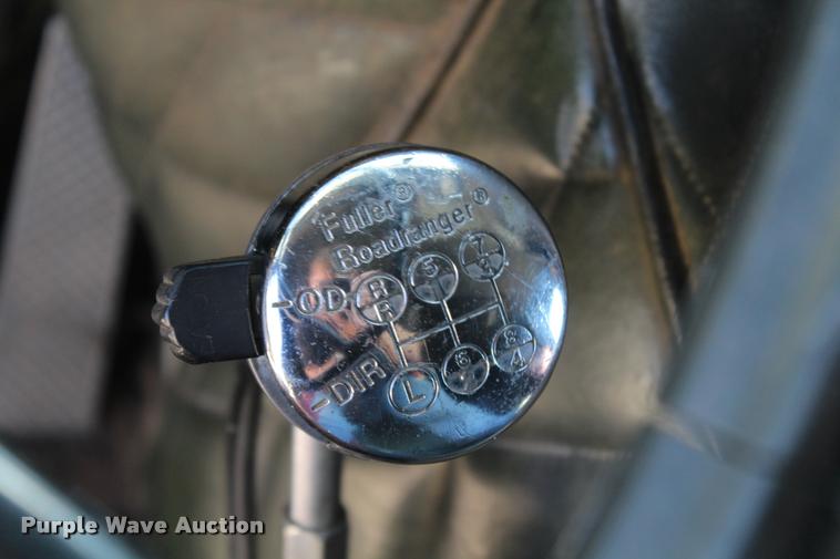 image for item L4804 1981 Freightliner FLT-8664T semi truck