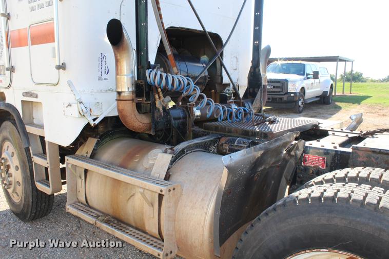 image for item L4804 1981 Freightliner FLT-8664T semi truck